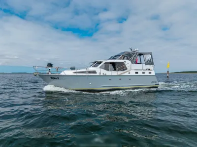 motorjacht op open water
