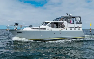 motorjacht op open water