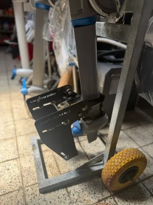 buitenboordmotor en bevestiging op kar