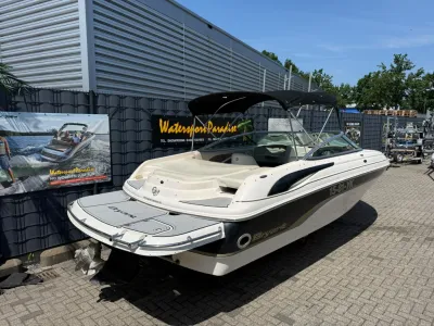 bowrider bij showroom