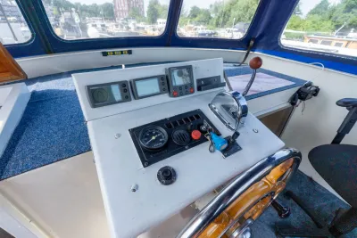 stuurstand met instrumenten en bediening