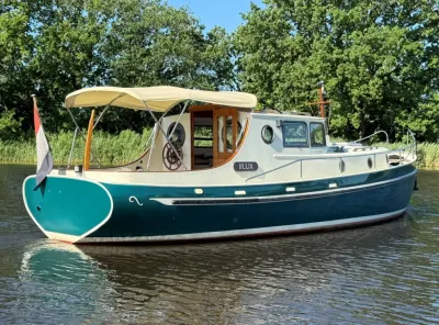 openkuip kruiser op het water