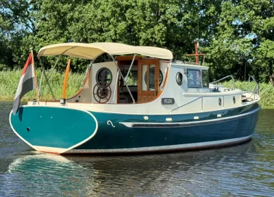 openkuip kruiser op rustig water