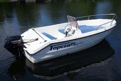 open consoleboot op het water