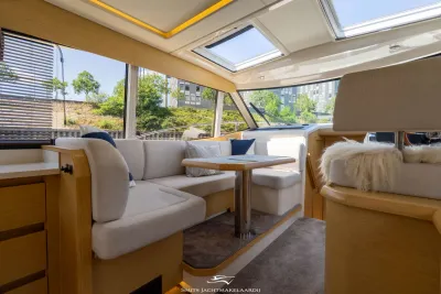 interieur salon van motorjacht