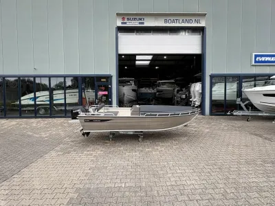 aluminium open boot bij showroom