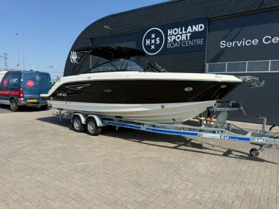 snelboot op trailer bij servicecentrum