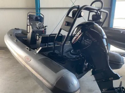aluminium ribboot in binnenruimte