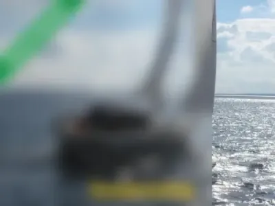 motorzeiler op open water