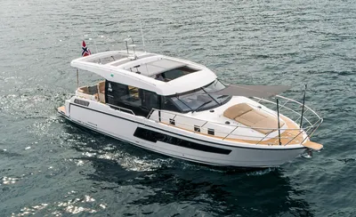 motorjacht op open water