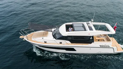 motorjacht op open water