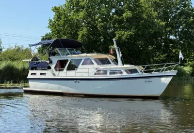 motorjacht op rustig water