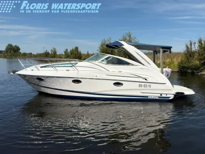 snelcruiser op water met cabine