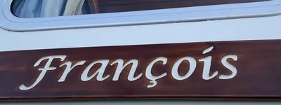 boorddetail met naamplaat en raam