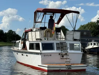 motorkruiser op het water