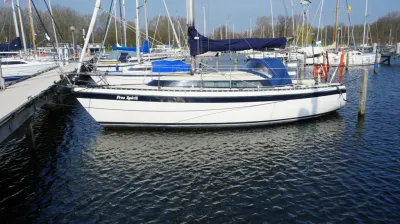 zeilboot in jachthaven