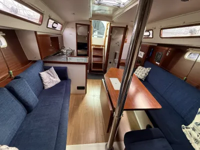 kajuit interieur van zeiljacht