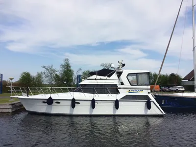 motorjacht in haven