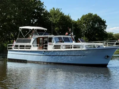 motorjacht op het water