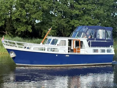 motorjacht op het water