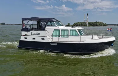 motorjacht op open water
