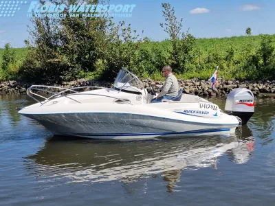 consoleboot op rustig water