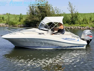 consoleboot op rustig water