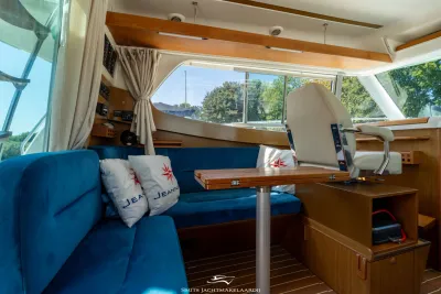 interieur stuurhut en zithoek