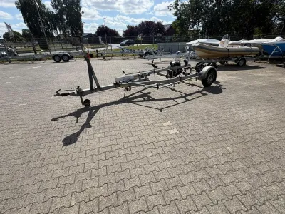 boottrailer op parkeerplaats
