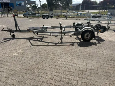 boottrailer op parkeerterrein