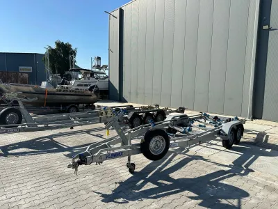 trailer op buitenterrein