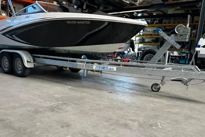 boot op trailer in opslaghal