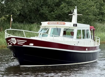 motorjacht op rustig water