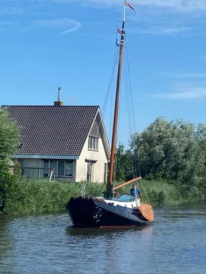 platbodem zeeschouw op binnenwater