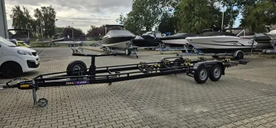 boottrailer op parkeerterrein