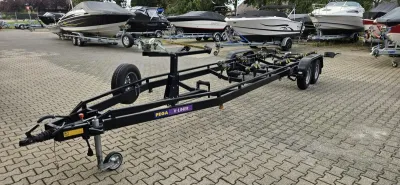boottrailer op opslagterrein