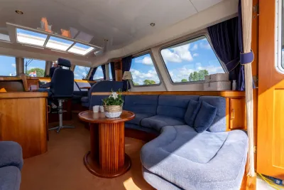 interieur salon van motorjacht