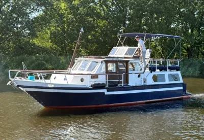 motorkruiser op binnenwater