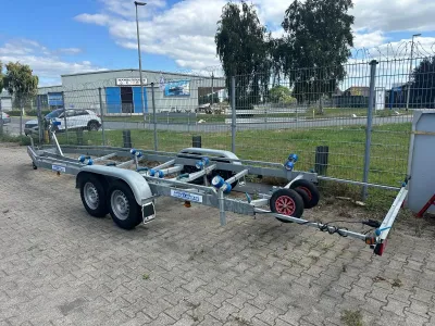 boottrailer op parkeerterrein