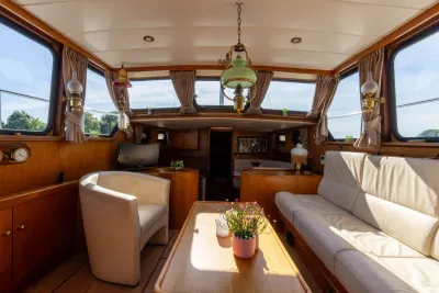 interieur salon van motorjacht