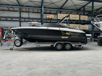 boot op trailer in opslaghal