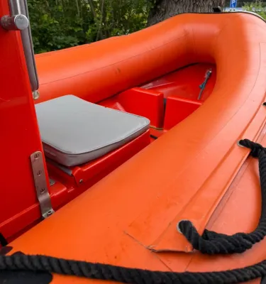 oranje RIB interieur close-up