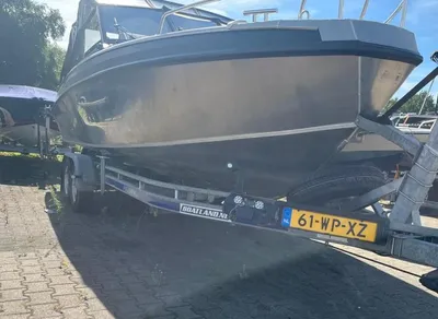 boot op trailer op parkeerplaats