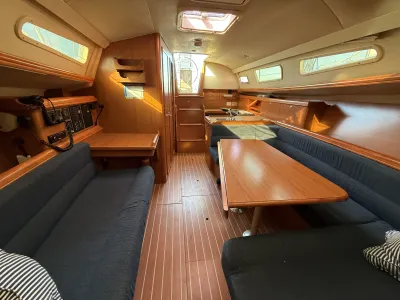 interieur salon van zeiljacht