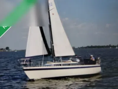 zeilboot op het water, zijaanzicht