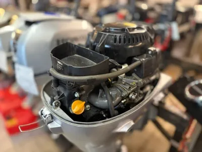 close-up van buitenboordmotor
