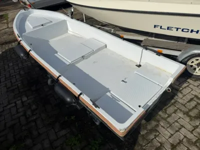open visboot op trailer