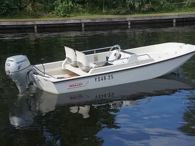 kleine open boot op het water