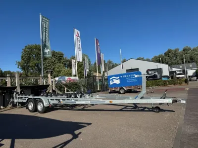 boottrailer op buitenparkeerplaats