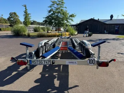 boottrailer op parkeerplaats